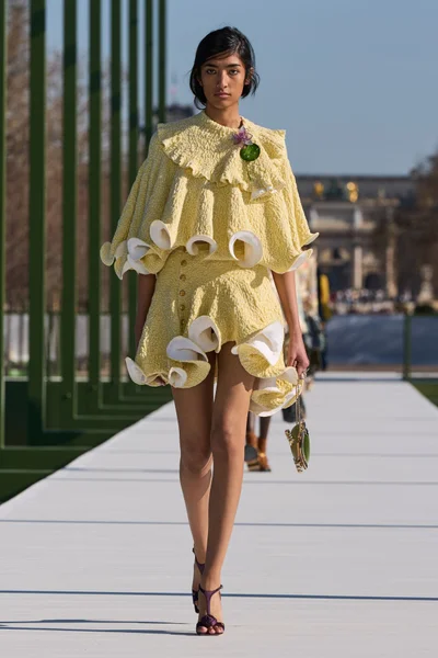 Look 48